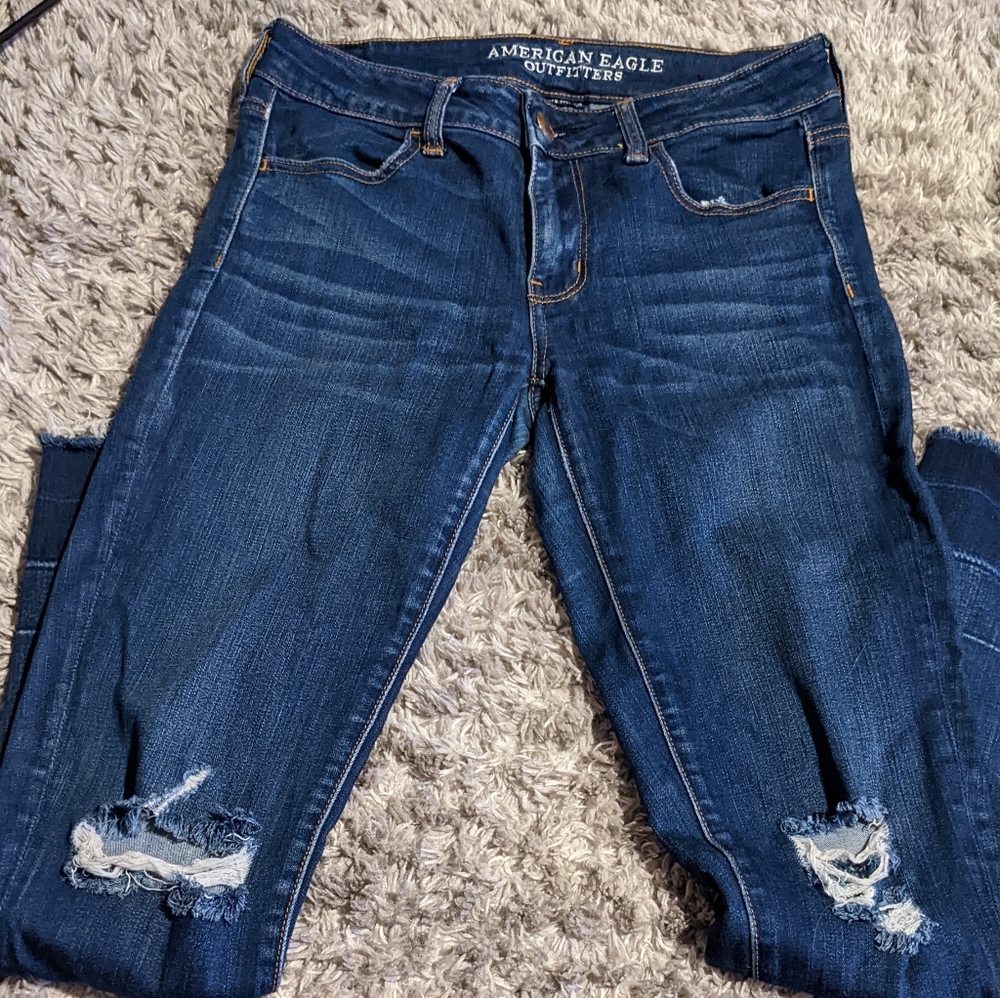 American Eagle Super Stretch High Waist Ripped Jegging - Size 6 - Raw Hem